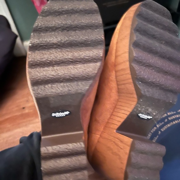 New in Box Dr. Scholl Walkaway Comfort Chelsea Boot - Picture 5 of 8